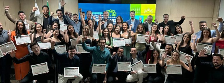 Faculdade Unimed certifica 39 alunos do Sicoob em parceria com a Ocemg